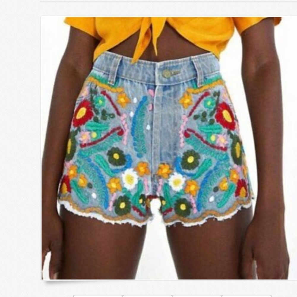 NEW Farm Rio Jean Shorts Floral Embroidered